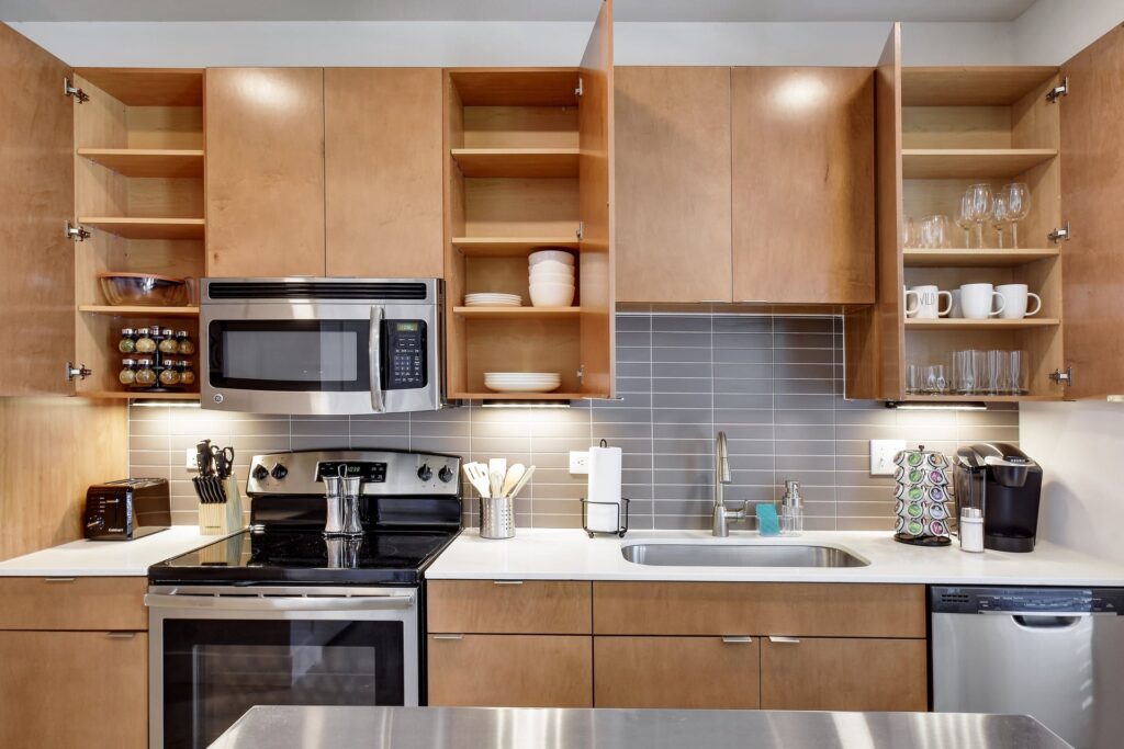 Stay Nixon |  Fully Furnished Kitchen Supplies