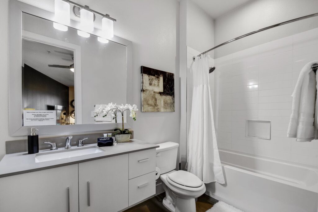 Stay Nixon | Contemporary Bathroom